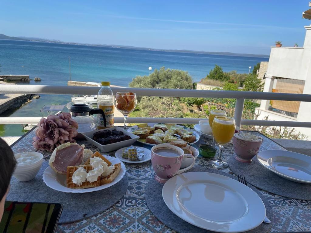 Apartmani Sollei Petrcane Buitenkant foto
