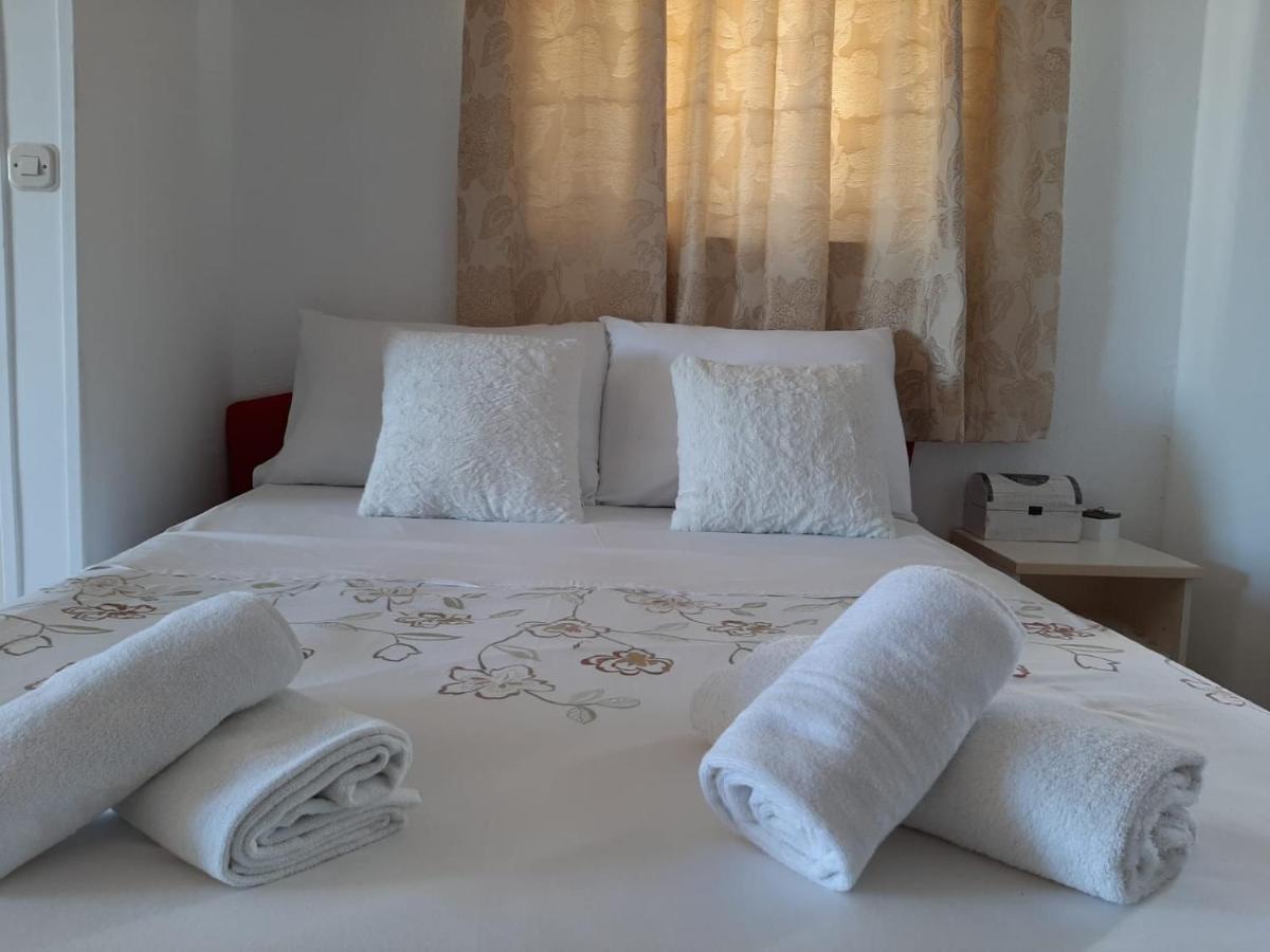 Apartmani Sollei Petrcane Buitenkant foto