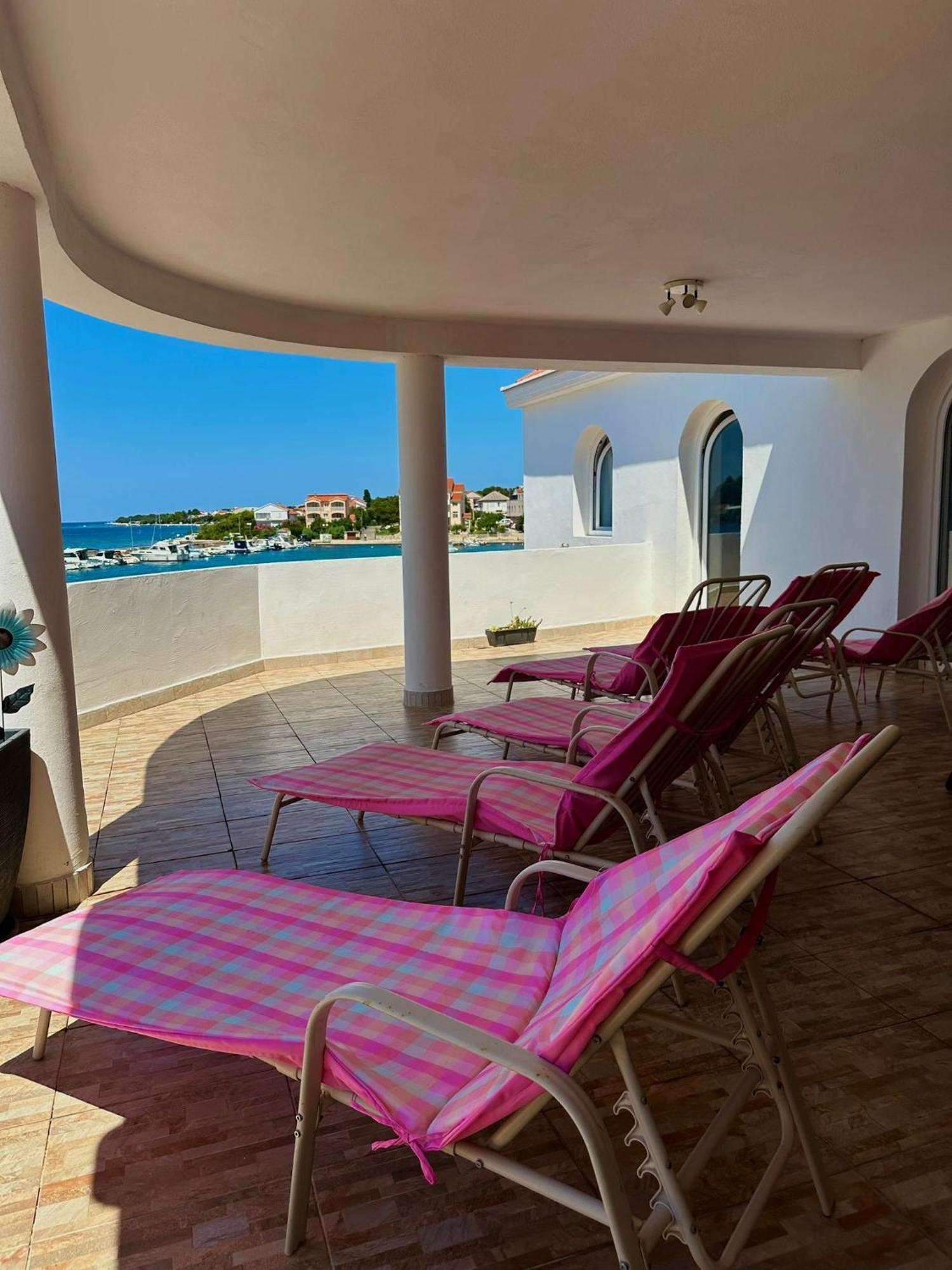 Apartmani Sollei Petrcane Buitenkant foto